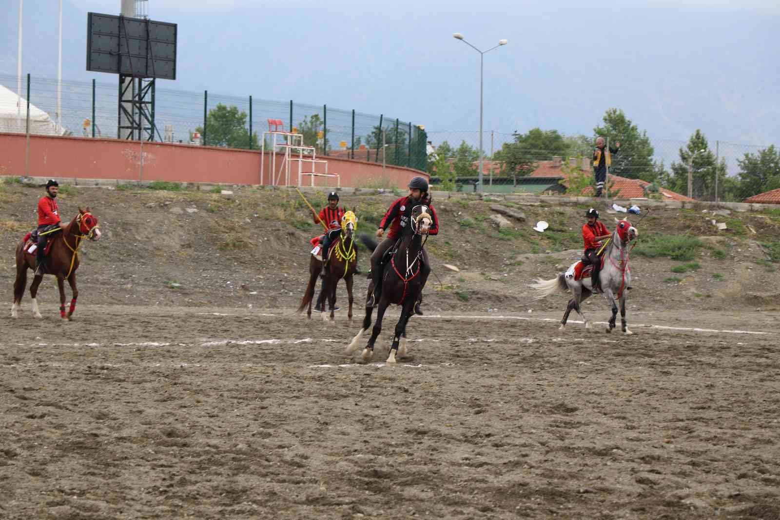 Erzincanda Ata Sporu Cirit Yaşatılıyor