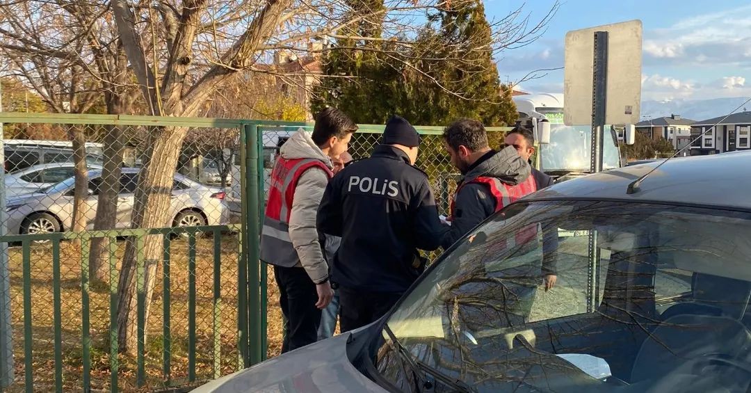 Erzincanda Polis Ekipleri Tarafından Okul Çevrelerinde Denetimler Sürüyor