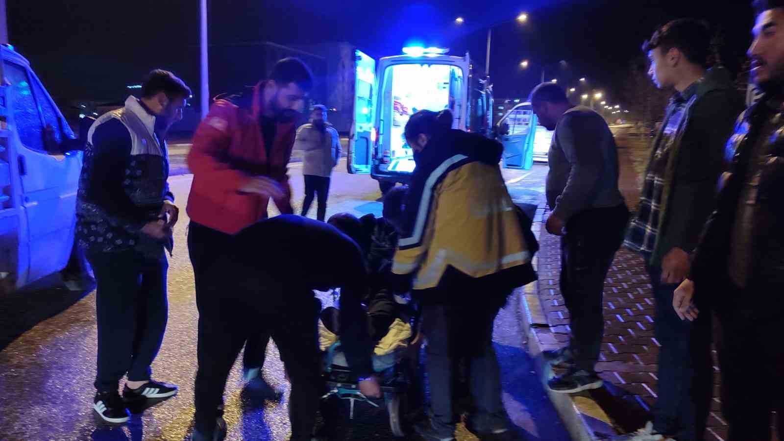 Erzincanda Trafik Kazası: 2 Yaralı