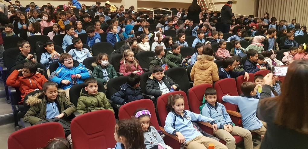Sahne Tiyatrosu, Erzincanda 2023 Yılının İlk Tiyatro Perdesini Çocuklar İçin Açtı