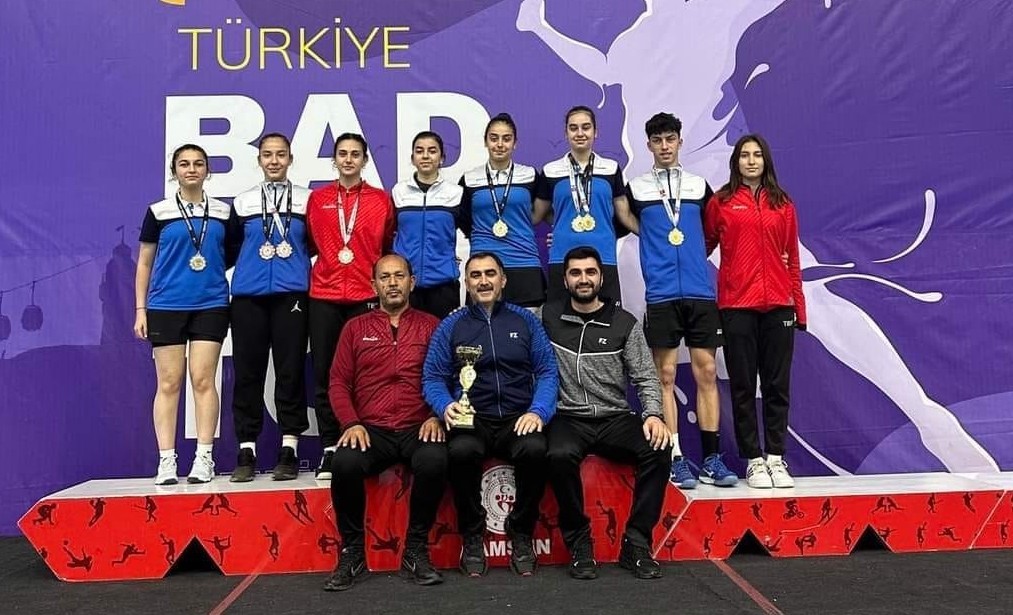 Erzincan Anadolu Lisesi Genç Kız Takımı Türkiye Şampiyonu Oldu