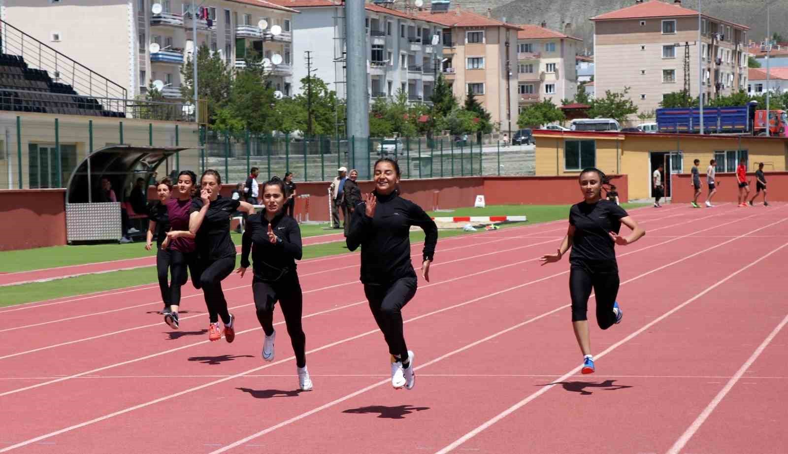 Erzincan Atletizm Yarışları Yapıldı