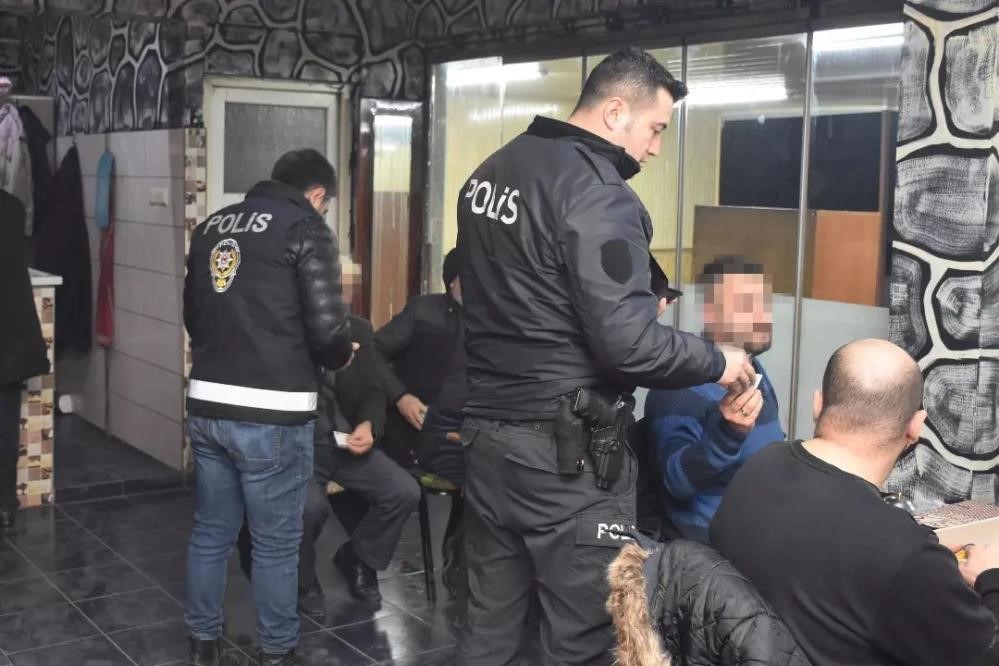 Erzincanda Aranması Bulunan 42 Kişi Ve 68 Düzensiz Göçmen Yakalandı