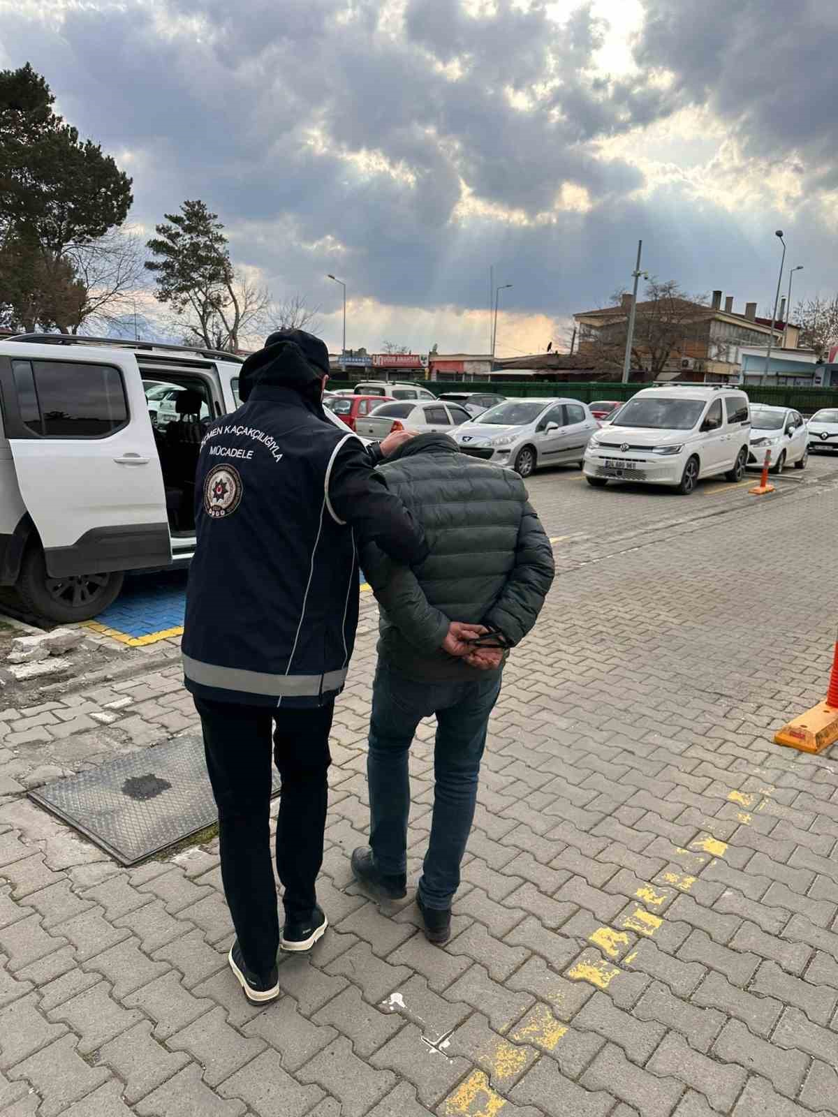 Erzincanda Göçmen Kaçakçılığı Suçundan1 Kişi Tutuklandı