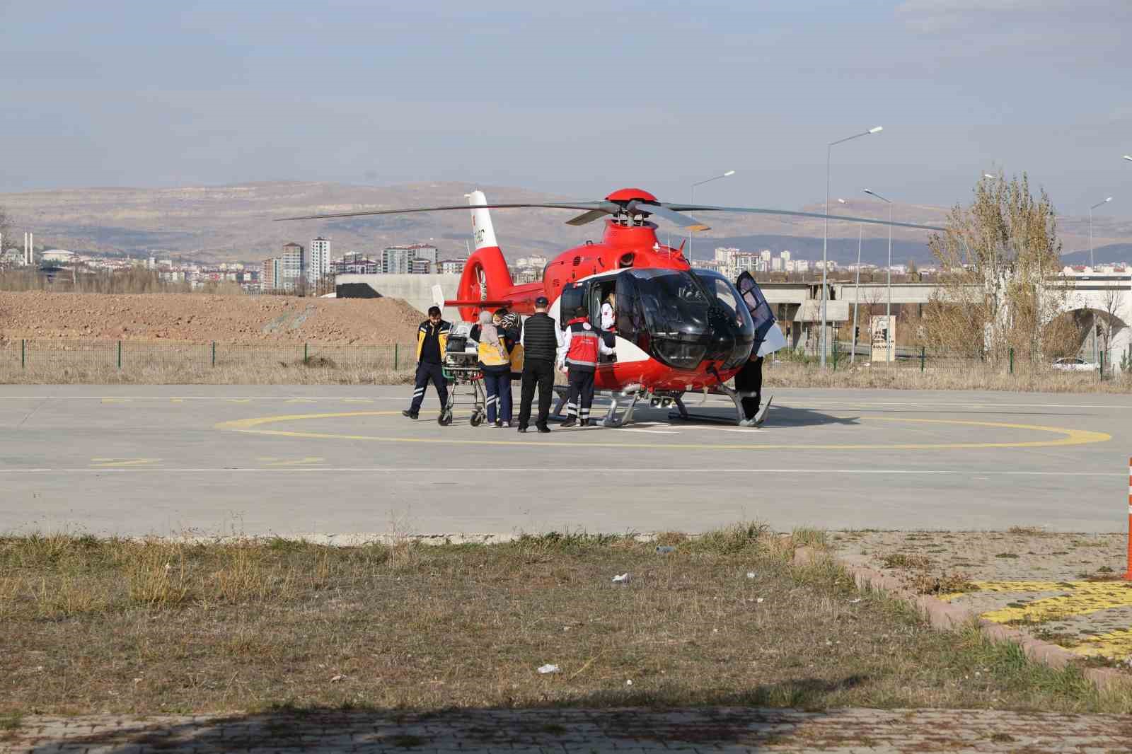 Erzincanda Helikopter Ambulans Donanımlarının Tanıtıldığı Bilgilendirme Toplantısı Yapıldı