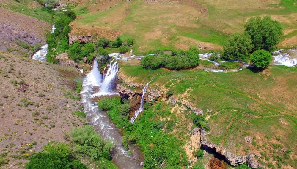 Erzincanda Konarlı Şelalesi Doğal Güzelliğiyle Ziyaretçilerini Bekliyor