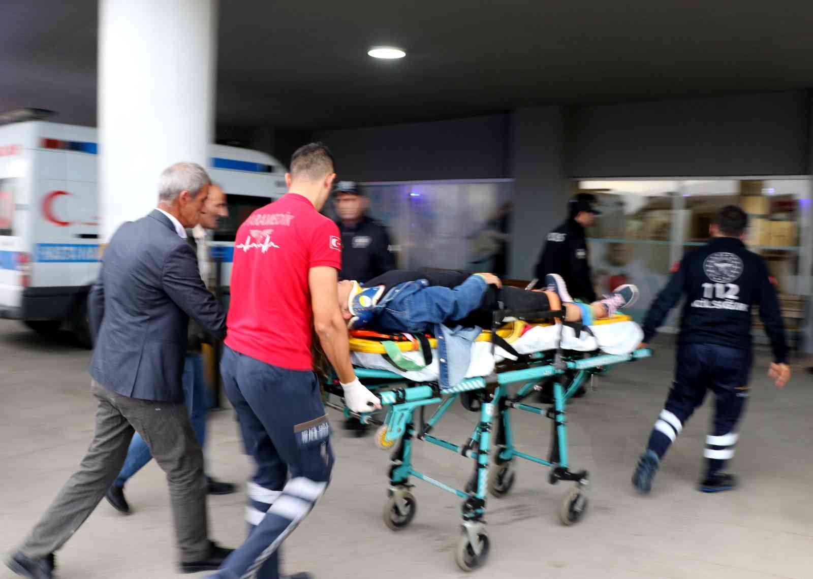 Erzincanda Midibüs Devrildi: 21 Yaralı
