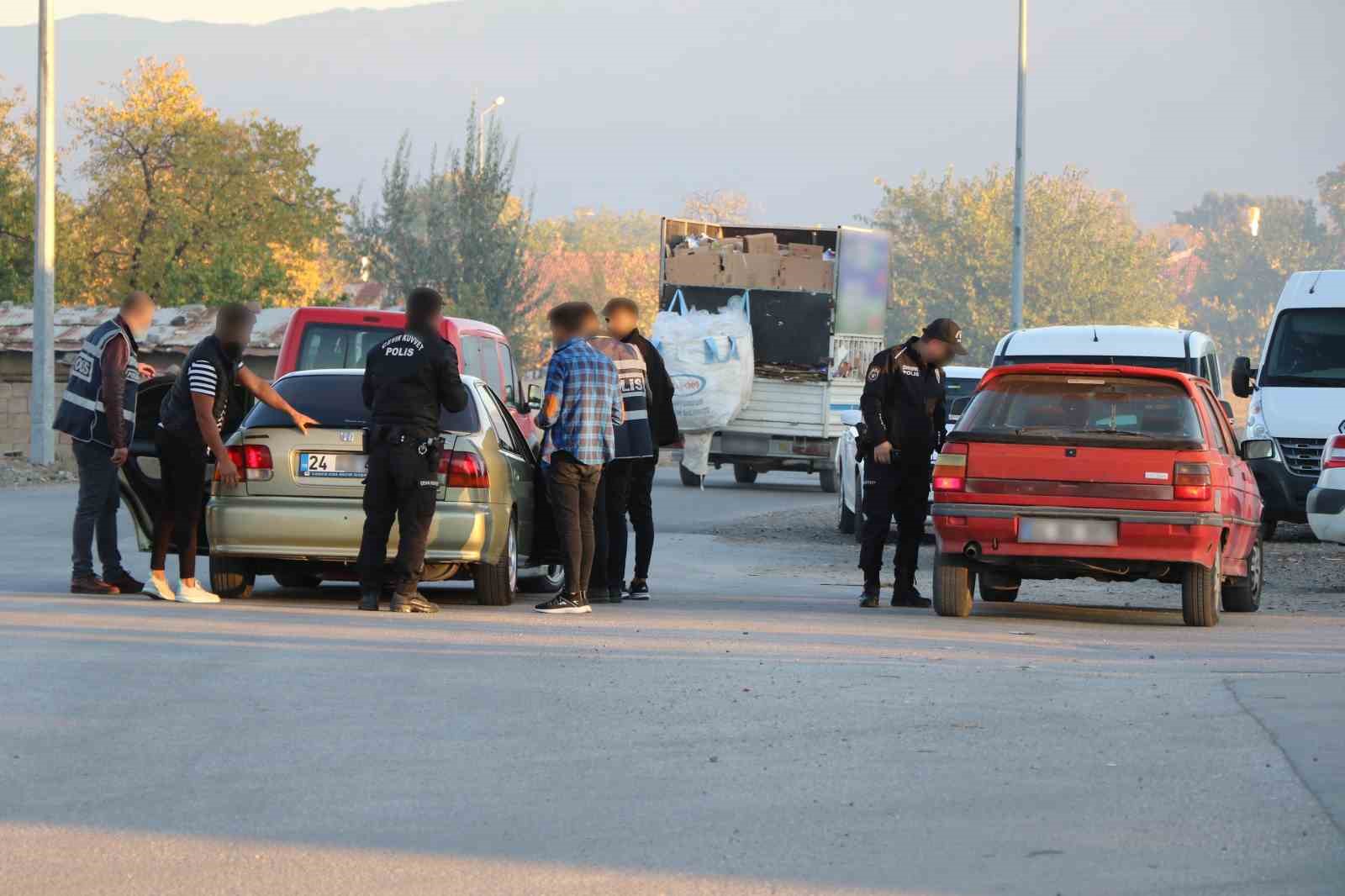 Erzincanda Toplam 9 Yıl 10 Ay Hapis Cezası Olan 3 Kişi Yakalandı