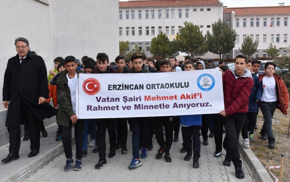 Erzincanda Vatan Şairi Mehmet Akif Ersoy Anıldı