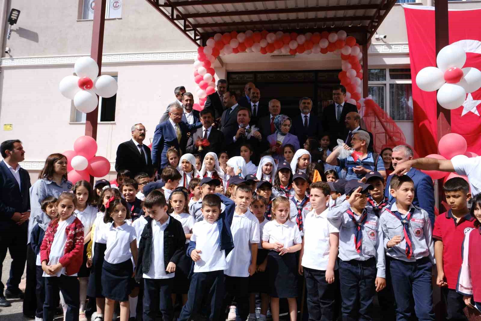 İlk Ders Zili Çaldı, Erzincanda 42 Bin Öğrenci Ders Başı Yaptı