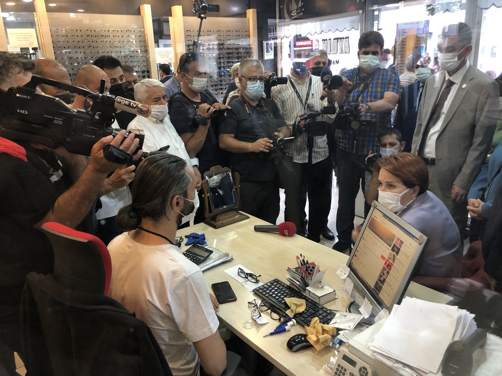 İyi Parti Genel Başkanı Akşener, Erzincanda Esnaf Ziyareti Yaptı