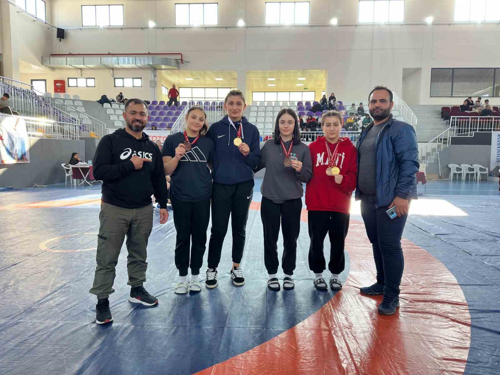 Kadınlar Güreş Türkiye Şampiyonasında Erzincanlı Sporculardan Büyük Başarı