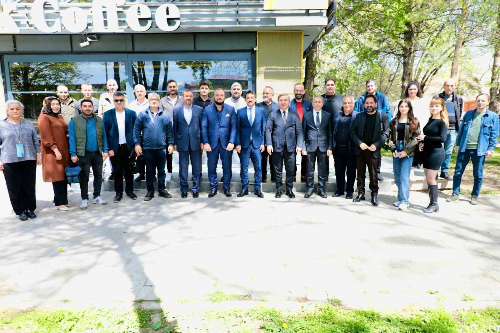 Vali Aydoğdu Gazetecilerle Bir Araya Geldi